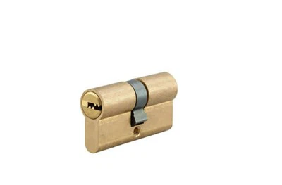 Žalvarinis cilindras su plieniniu kompiuterio raktu